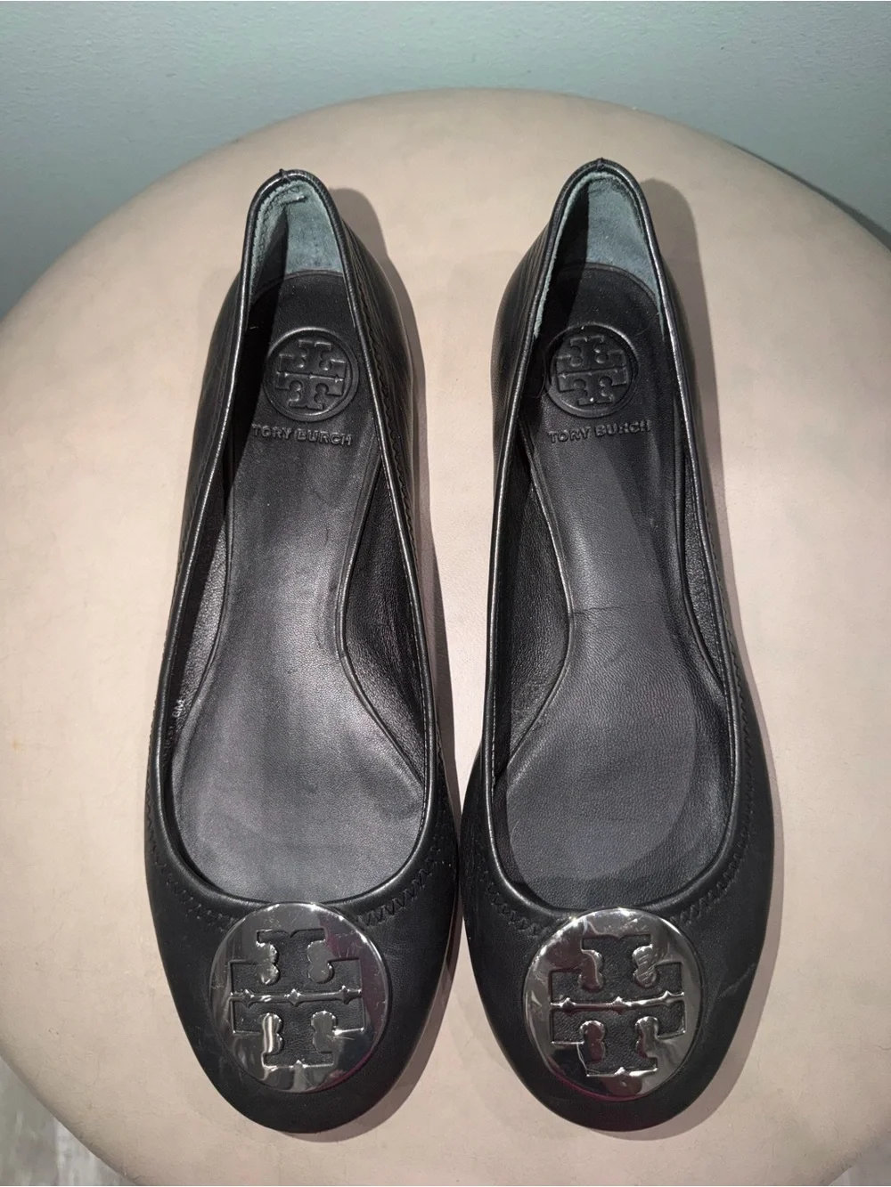 Tory Burch Reva black leather ballet flats silver medallion emblem size 8M